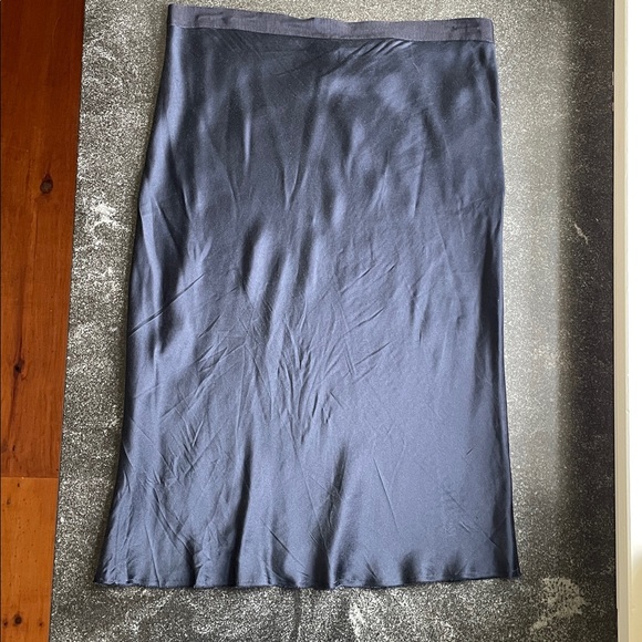 Nili Lotan Lillie Silk Skirt Size Women’s 4 Navy Blue Slit Raw Hem Knee-Length - Picture 4 of 13